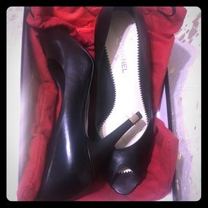 Chanel peep toes with pearl heel 👠